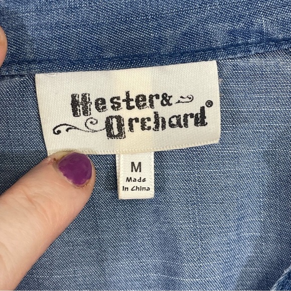 Hester and Orchard women’s size Medium Tencel Button Split Neck raw hem Top - Picture 4 of 12